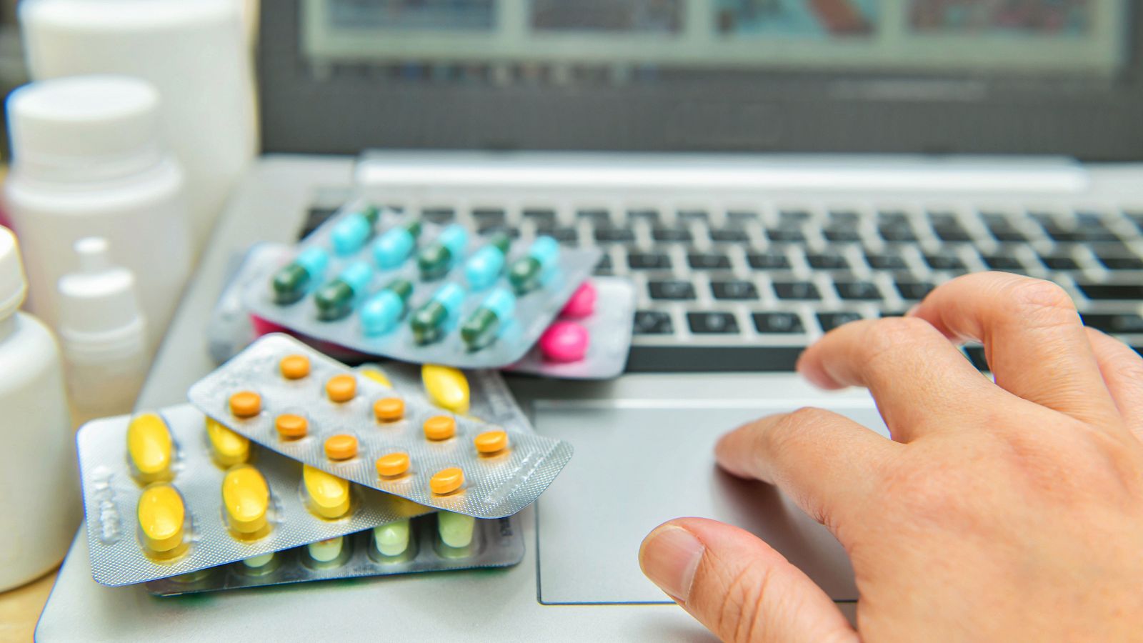 Menores compran por internet fármacos para abortar sin el permiso de sus padres - RTVE.es