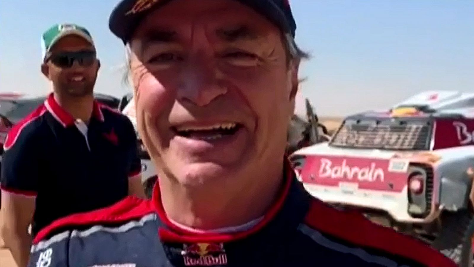Dakar 2020 - Alonso ejerce de reportero y felicita a Carlos Sainz