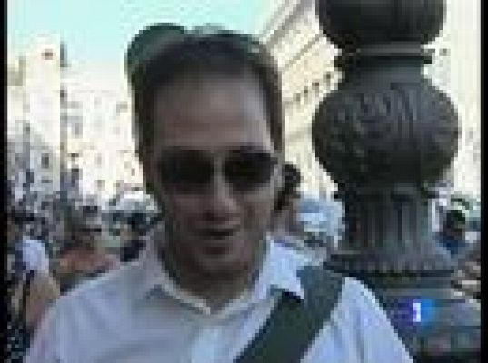  - Berlusconi capea el escándalo