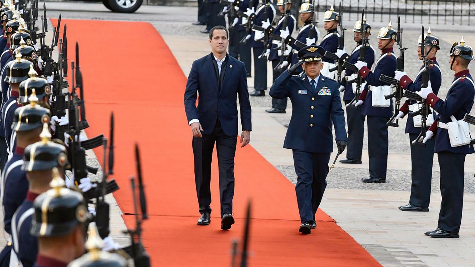 El presidente de la Asamblea Nacional de Venezuela, Juan Guaidó, llegó por sorpresa este domingo a Bogotá para reunirse con el presidente colombiano, Iván Duque, y asistir a la III Conferencia Ministerial Himisférica de Lucha contra el Terrorismo.