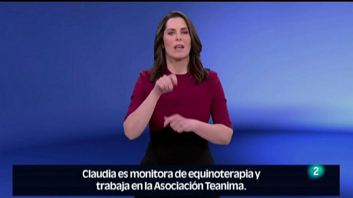 Claudia, monitora de equinoterapia con pérdida auditiva