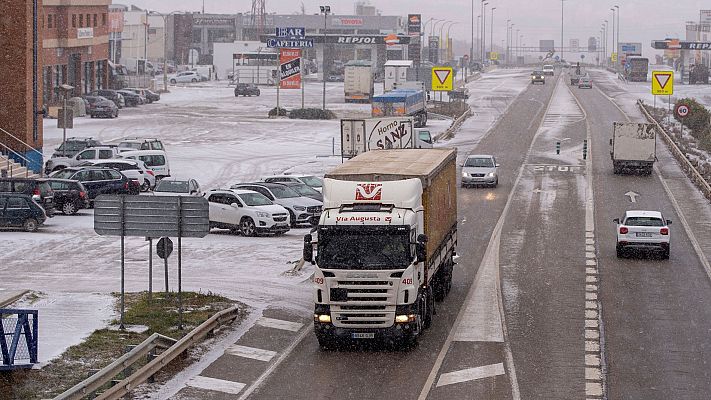 Telediario 1 - 'Gloria' provoca cortes de tráfico, camiones retenidos y dificultades en algunas ciudades