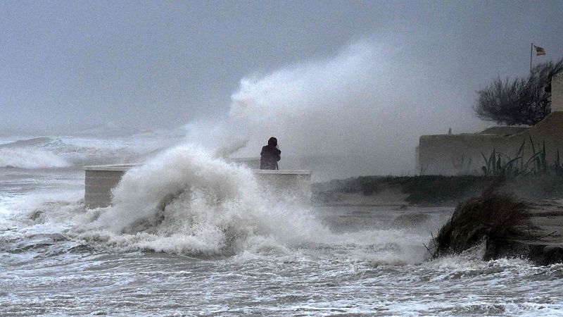 El riesgo por frío, nieve, lluvia, viento y oleaje afectarán este miércoles  a diez comunidades y especialmente al tercio oriental