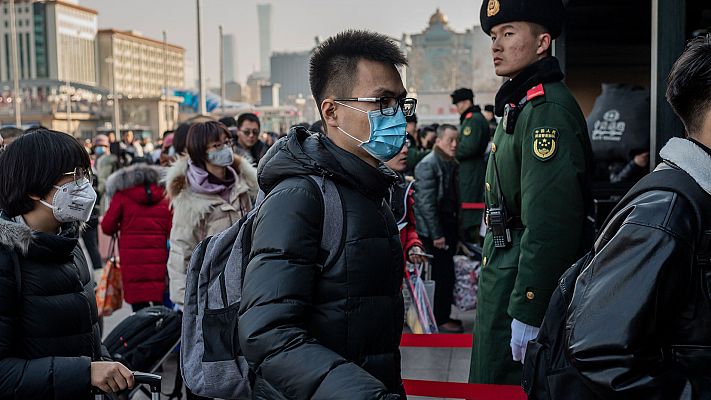 China refuerza los controles en estaciones y aeropuertos por el coronavirus de Wuhan ante los viajes por el Año Nuevo