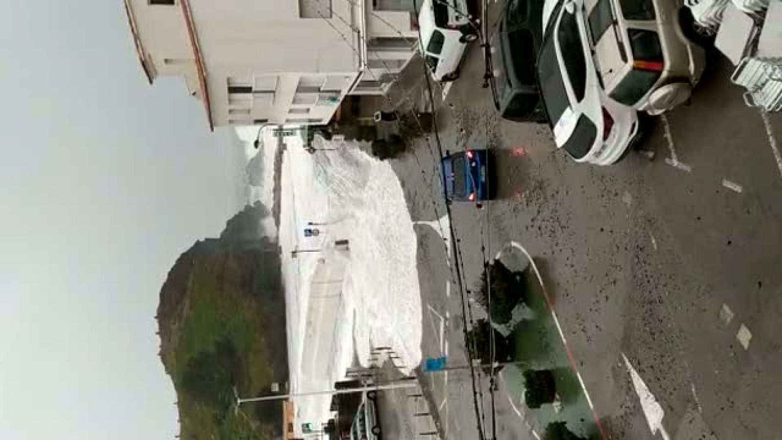 El mar se hace con Llança (Girona) | Ver