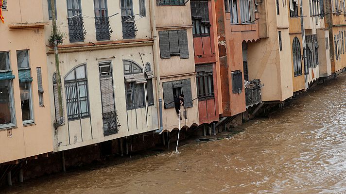 La ciudad de Girona, en alerta ante la crecida del río Onyar por el temporal 'Gloria'