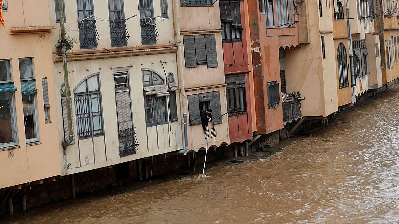 Así se encuentra la situación en Girona, tras la crecida del río Onyar a causa del temporal 'Gloria'
