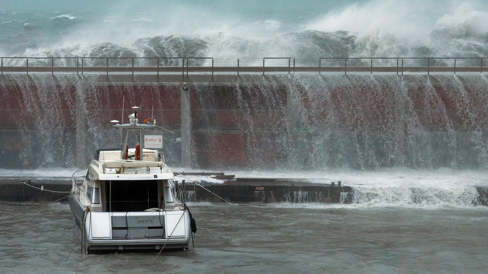 El temporal Gloria deja récords de olas gigantes, lluvia, nieve y rayos