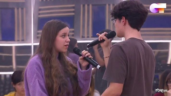 Eva y Flavio cantan "Copenhague" en el primer pase de micros