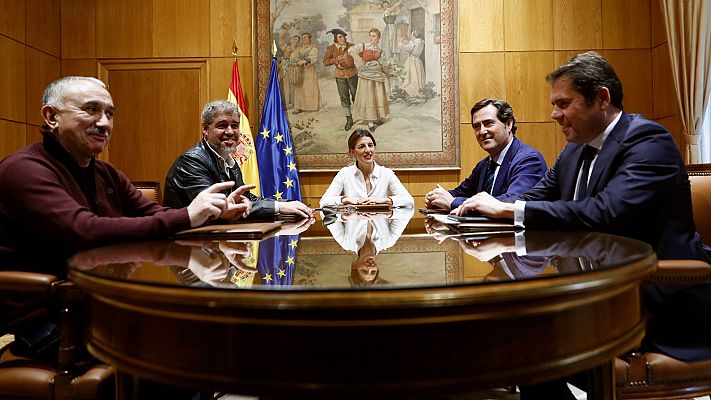 Informativo 24h - El Gobierno subirá el salario mínimo a 950 euros este año