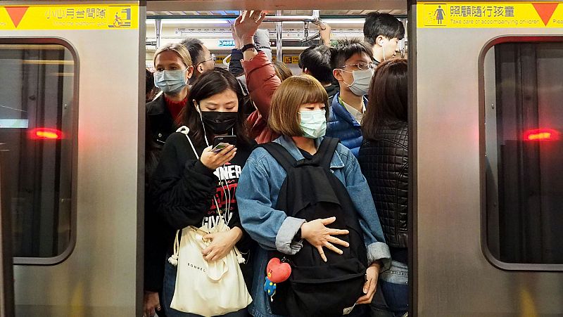 China cierra todos los transportes en Wuhan y eleva a 17 las muertes por el brote de neumonía