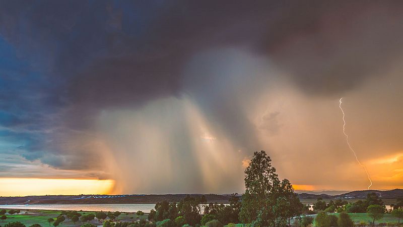 Precipitaciones en el extremo nordeste peninsular y Andalucía - Ver ahora