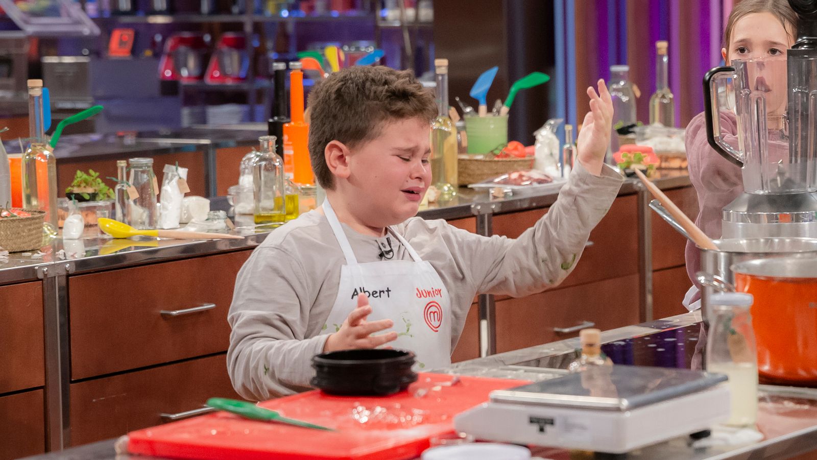 MasterChef Junior 7 - Albert pierde el control en pleno cocinado