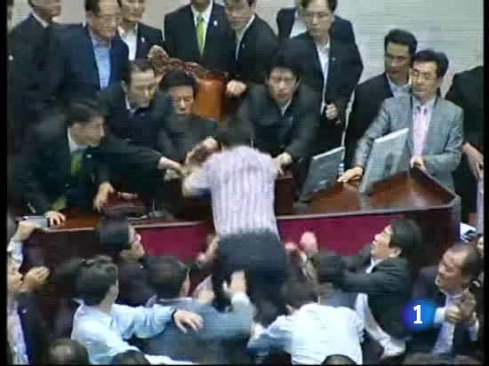 A golpes entre diputados 