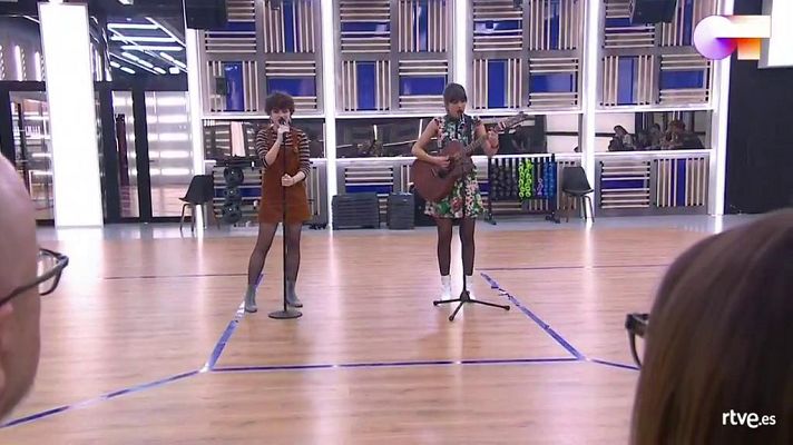 OT 2020 - Anne y Maialen cantan "Ilargia" en el segundo pase de micros