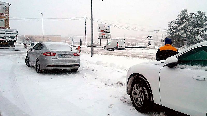 La UME rescata a varias personas atrapadas por la nieve en Zaragoza