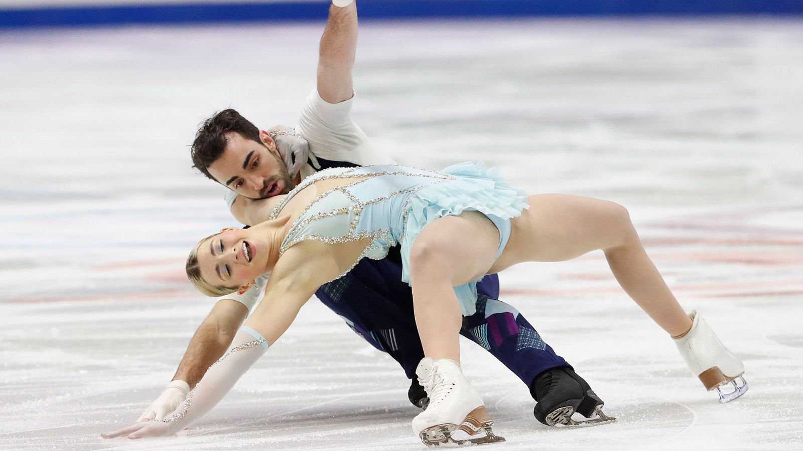 Olivia Smart y Adrià Díaz acaban octavos en el Europeo de patinaje
