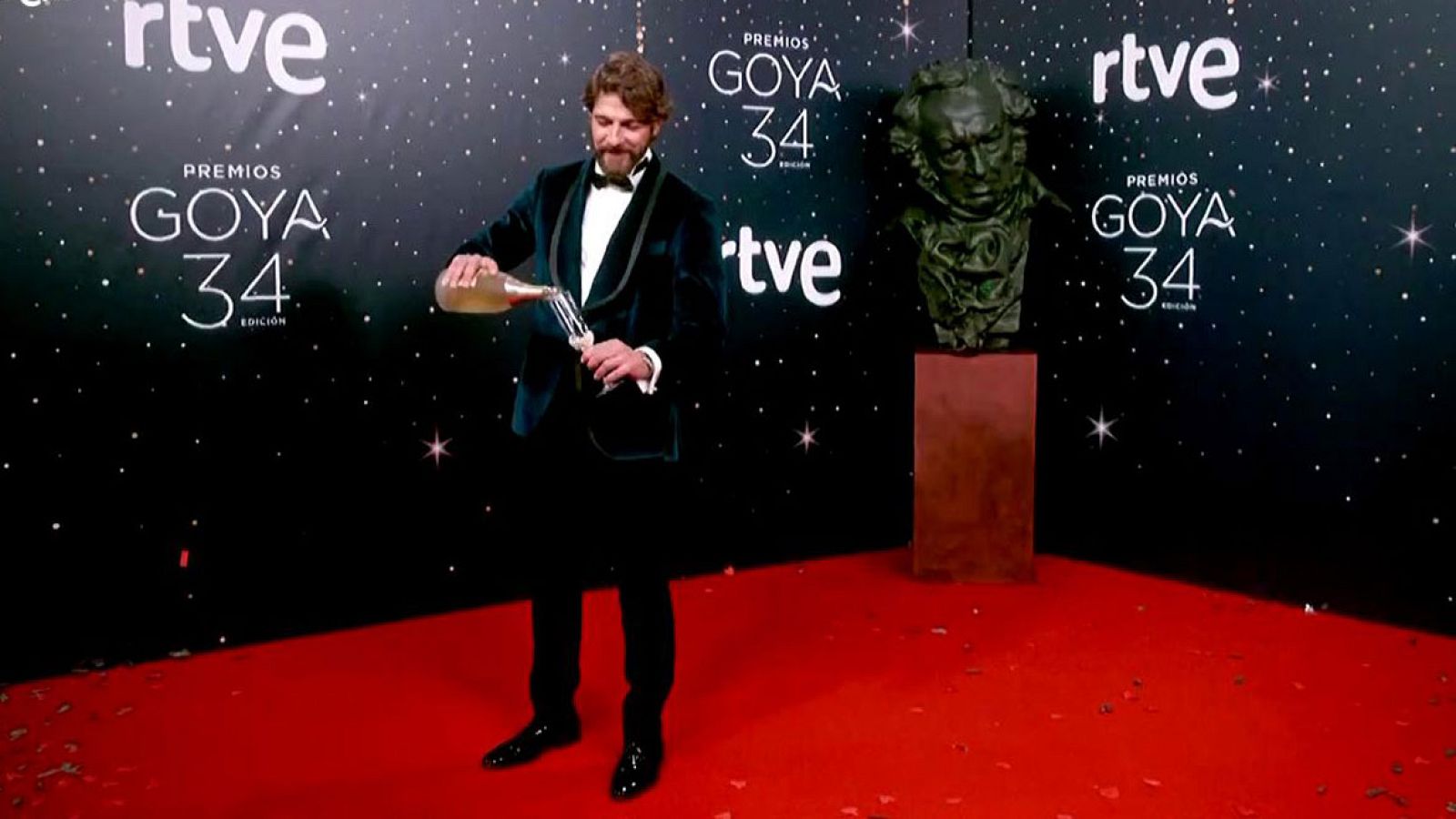 Premios Goya ¿ El brindis de Félix Gómez en la cámara glamur de los Goya