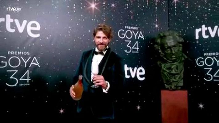 El brindis de Félix Gómez en la cámara glamur de los Goya