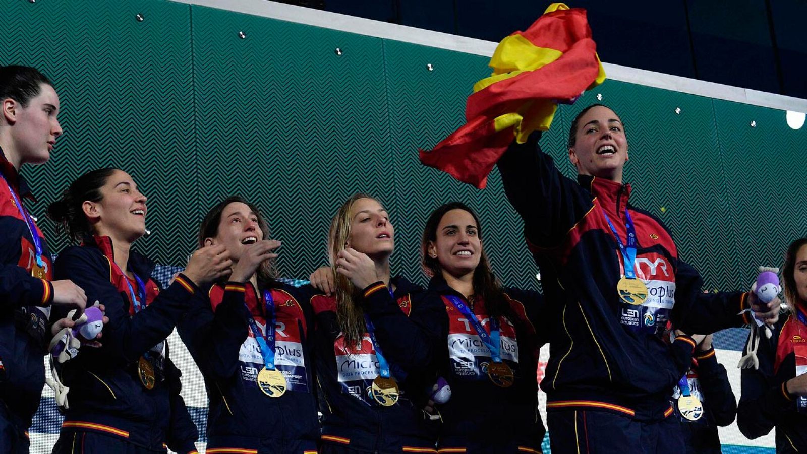 Las Hidroguerreras consiguieron imponerse a Rusia en una final muy igualada por ambas selecciones y se alzaron como campeonas de europa. El combinado de Miki Oca ya tiene sus medallas y escuchó el himno de España desde lo alto del podio.