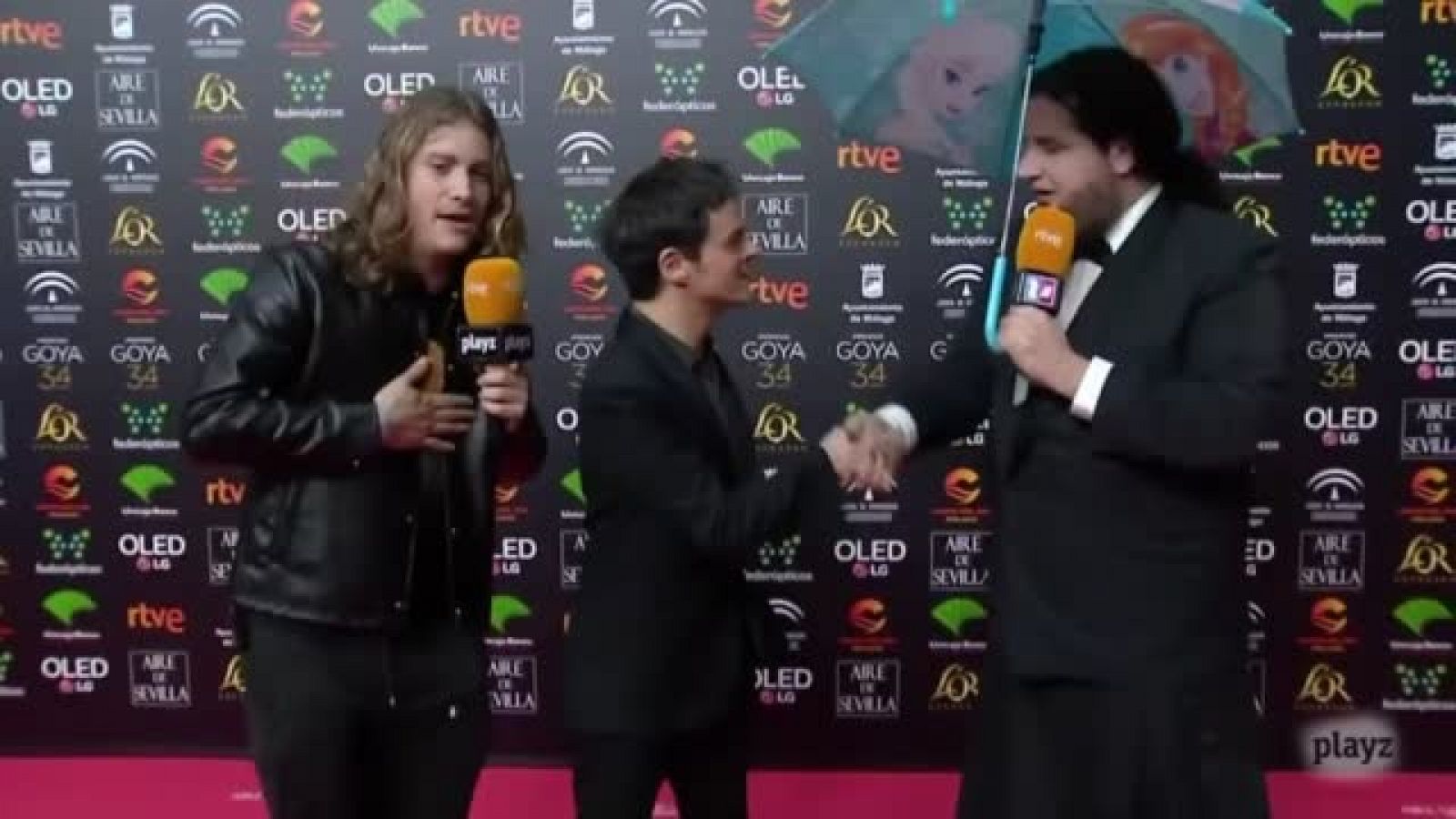 Grison y Caravaca lo petan en la alfombra con su 'beat 'box' con Jamie Cullum y muestran sus habilidades con el inglés.