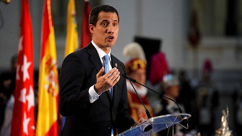 La ministra de Exteriores traslada a Guaidó el "pleno respaldo" de Gobierno en su primera visita a España