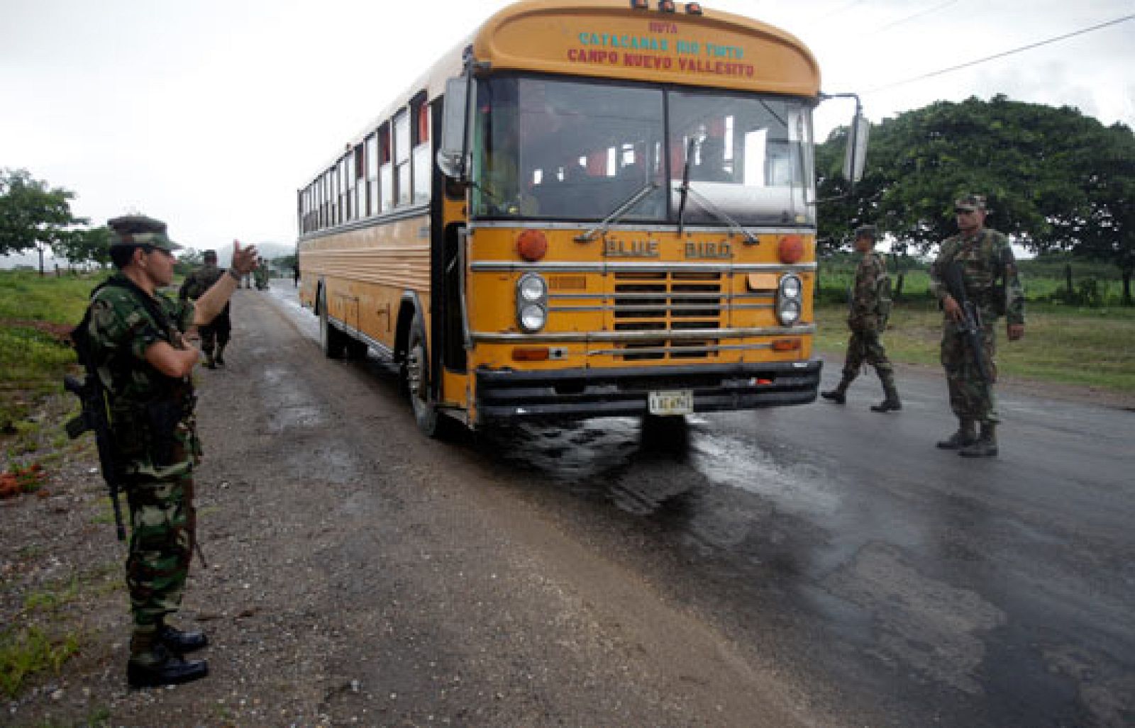 En Honduras el ejército incrementa los controles en las carreteras de acceso a la capital | Ver