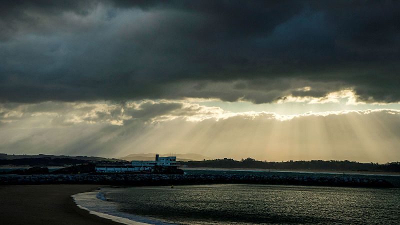 Predominio de cielos nubosos y viento fuerte en el noroeste peninsular