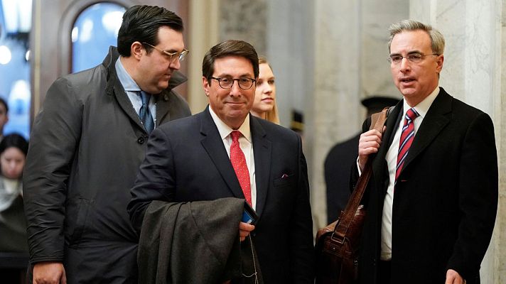 Informativo 24h - Los abogados de Trump lanzan una agresiva defensa contra el caso de los demócratas en el 'impeachment'