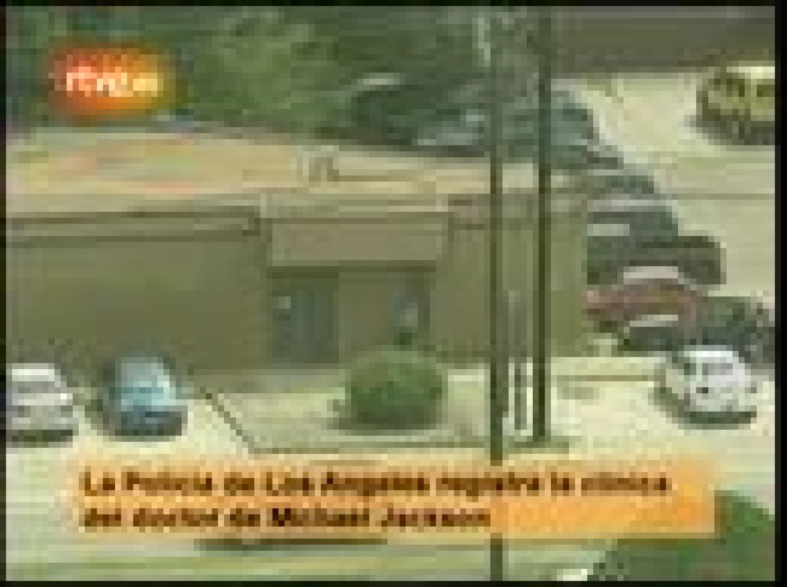 La policía de Los Angeles y la Agencia Antidroga registra la clínica del doctor de Michael Jackson | Ver