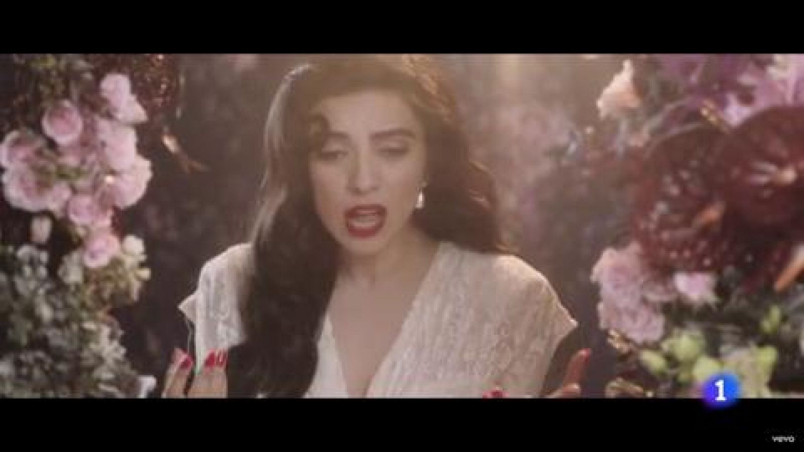 Mon Laferte ha venido a España para colaborar con Manuel Carrasco - RTVE.es