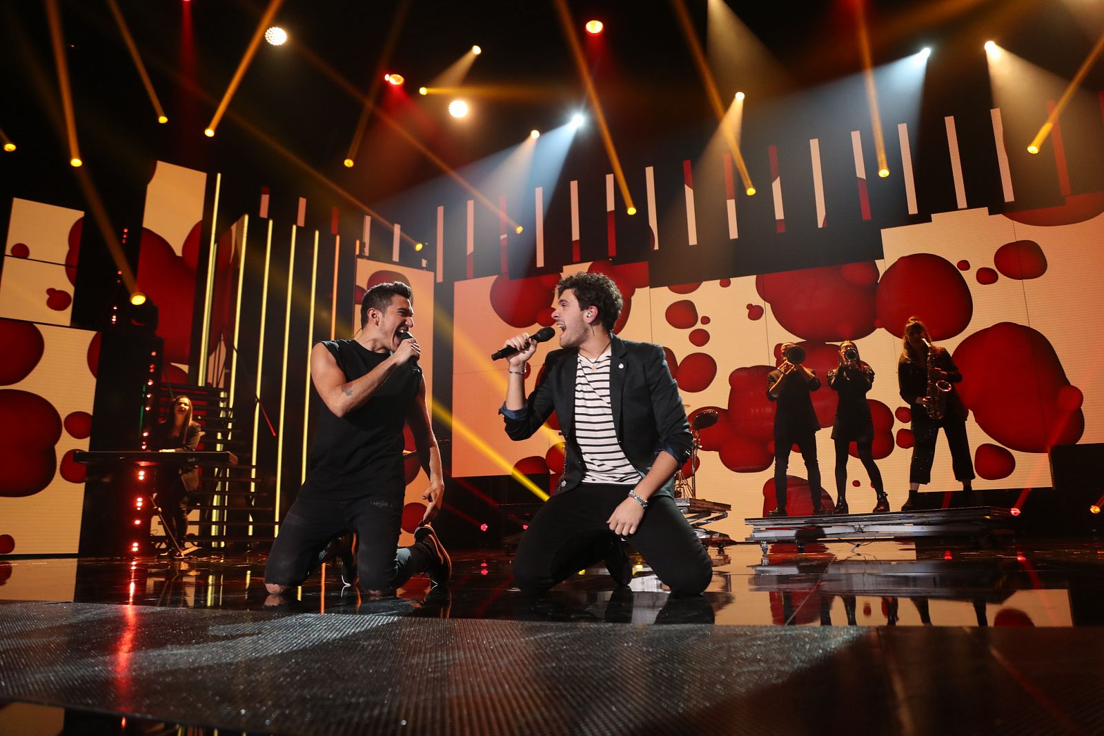 Bruno y Javy han cantan "Mucho mejor", de Los Rodríguez, en la Gala 2 de "Operación Triunfo 2020"