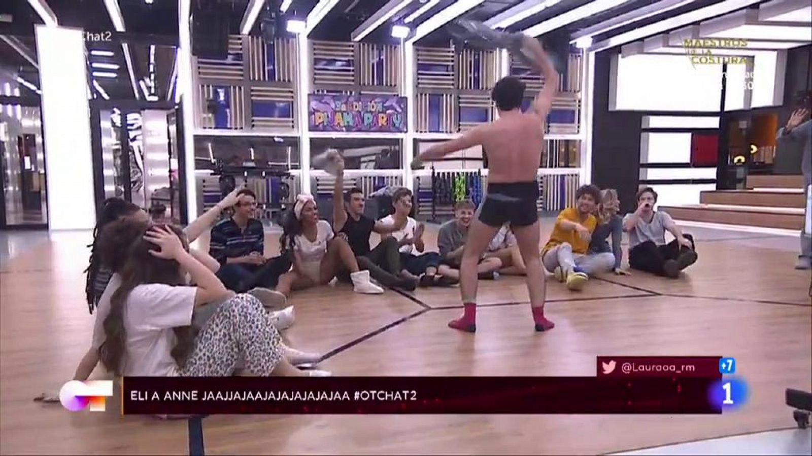 Los concursantes de "Operación Triunfo 2020" juegan a "verdad" o "atrevimiento" en El Chat de la Gala 2 de Operación Triunfo 2020 en El Chat de Operación Triunfo 2020