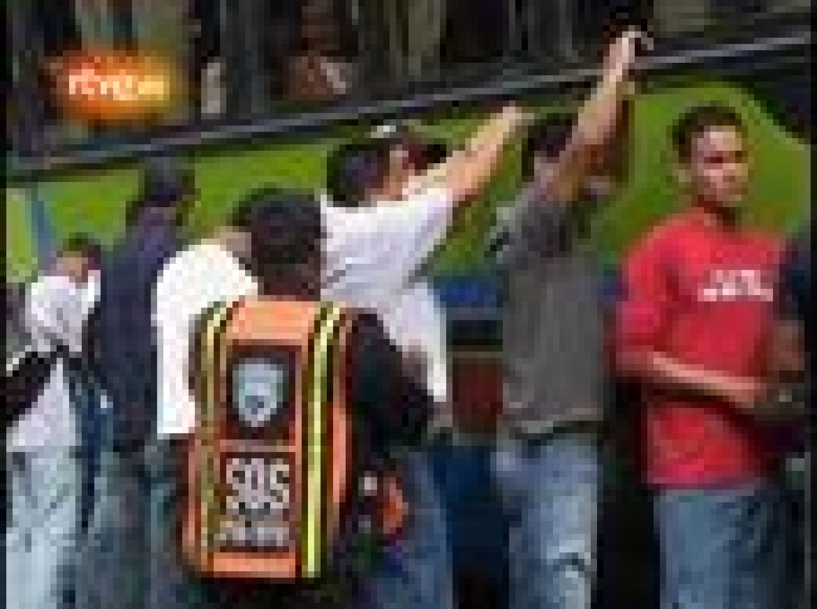 Seguidores de Zelaya se enfrentan a partidarios de Micheletti en las calles de Tegucigalpa | Ver