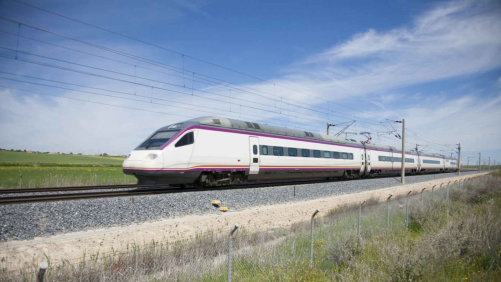 Agotados en una hora los mil primeros billetes de AVE de bajo coste