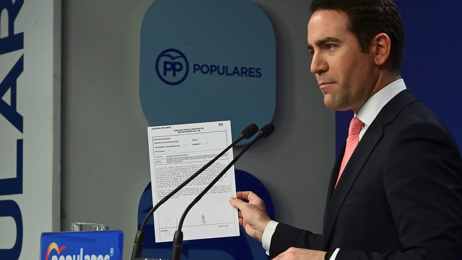 El PSOE respalda a Ábalos y la oposición registra la petición para investigar su encuentro con Delcy Rodríguez