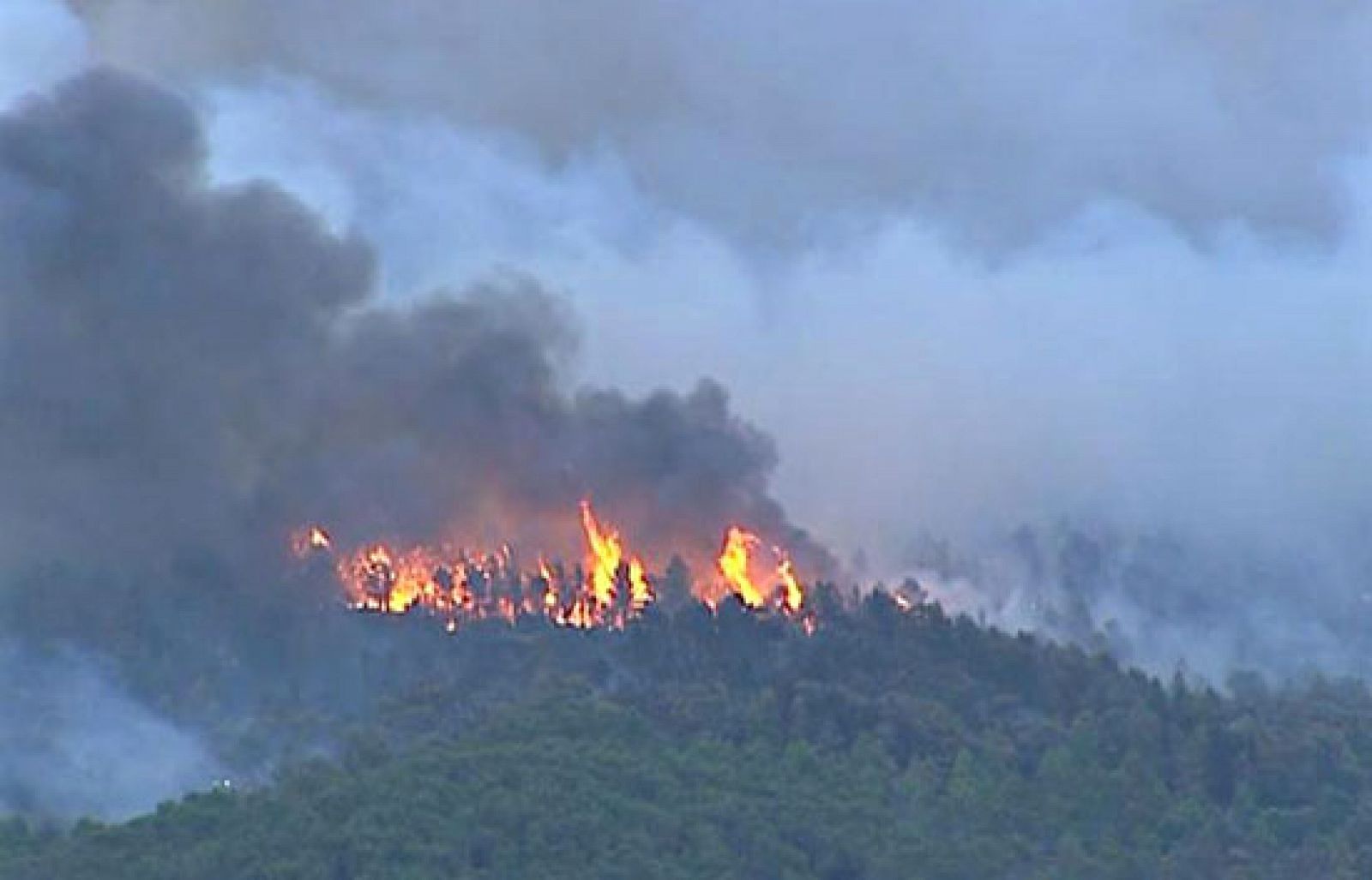 El incendio alcanza ya las 1.100 hectáreas afectadas