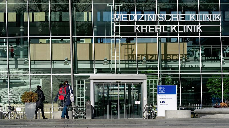El paciente de 33 años, primer caso confirmado de coronavirus en Alemania, se había reunido con una colega china de su empresa, que dio posteriormente positivo en la prueba del virus, según han revelado las autoridades alemanas en una rueda de prensa