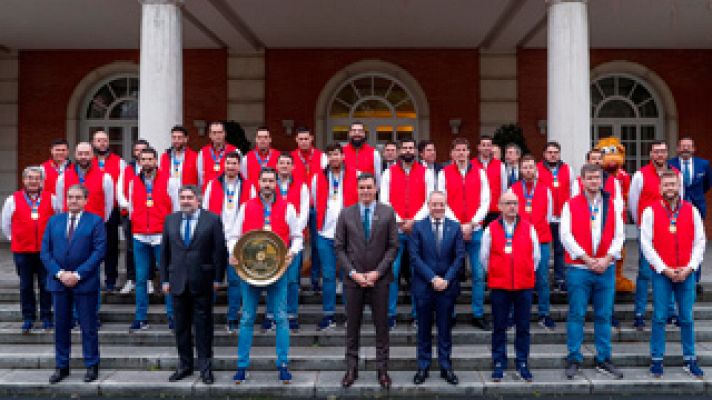 Telediario 1 - Los Hispanos, recibidos por el Rey y el presidente del Gobierno tras su tiunfo en el Europeo