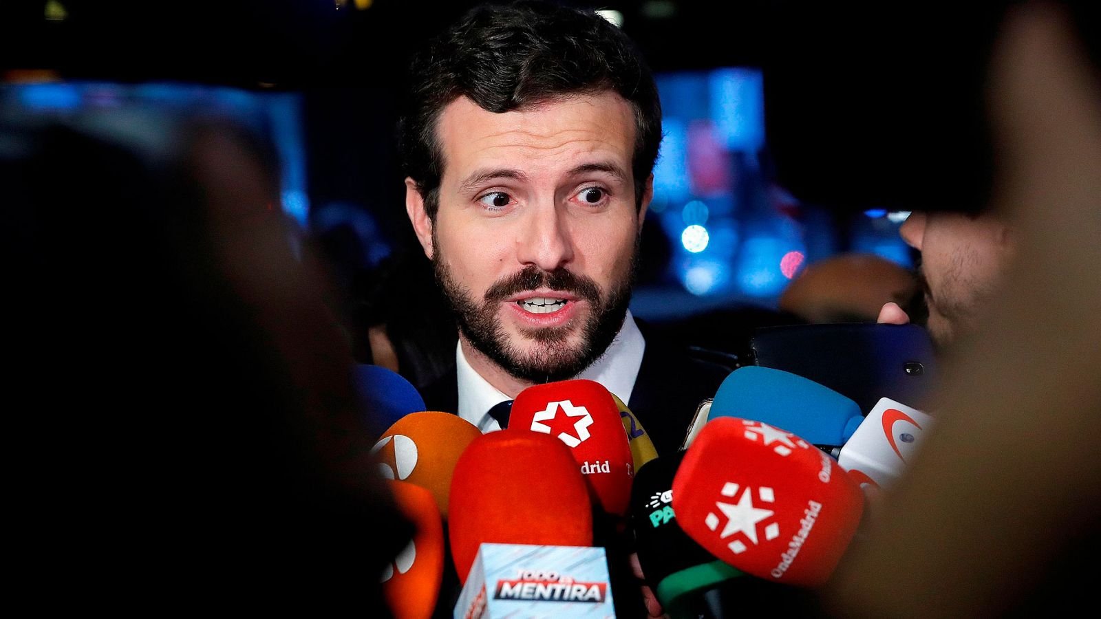 Casado pide el cese de Torra y anuncia una querella contra él por "usurpación de funciones" - Informativo 24h | Ver