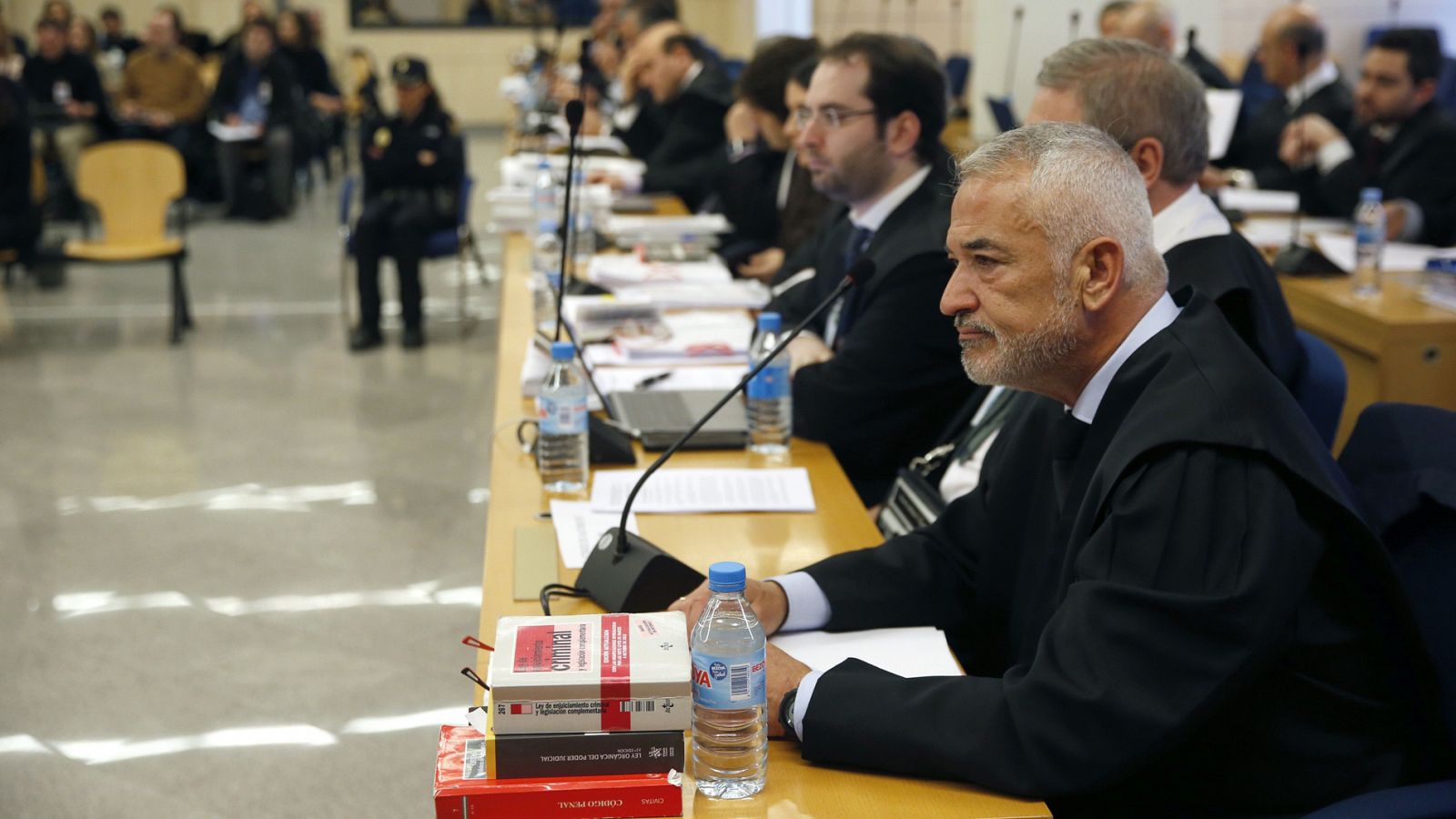 El abogado de Ausbanc dice que el juicio por extorsión es un montaje del BBVA con Villarejo - RTVE.es