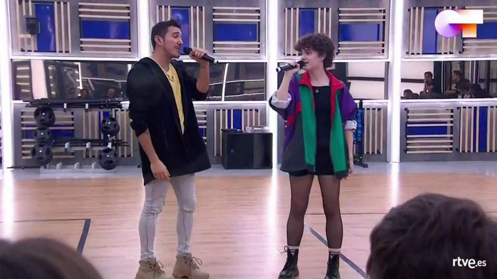 Bruno y Anne cantan "Podría ser peor", de La Casa Azul, en el primer pase de micros de la Gala 3 de Operación Triunfo 2020