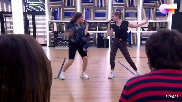 OT 2020 - Samantha y Eva cantan Maniac 1r pase de micros