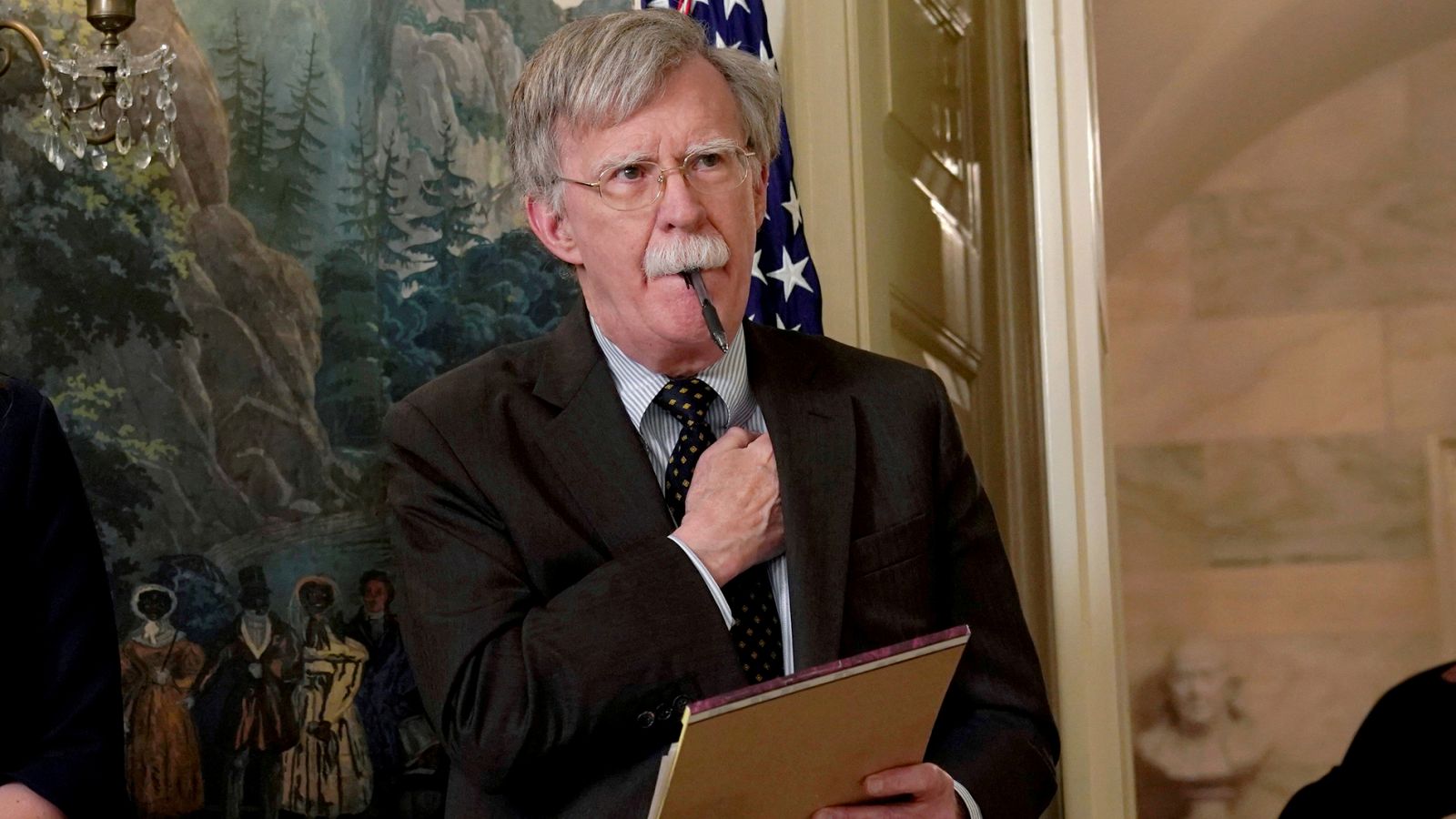 La Casa Blanca intenta frenar el libro de un exasesor que podría complicar el 'impeachment' a Trump