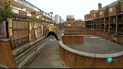 A Inslits  practiquem el parkour amb salts i obstacles