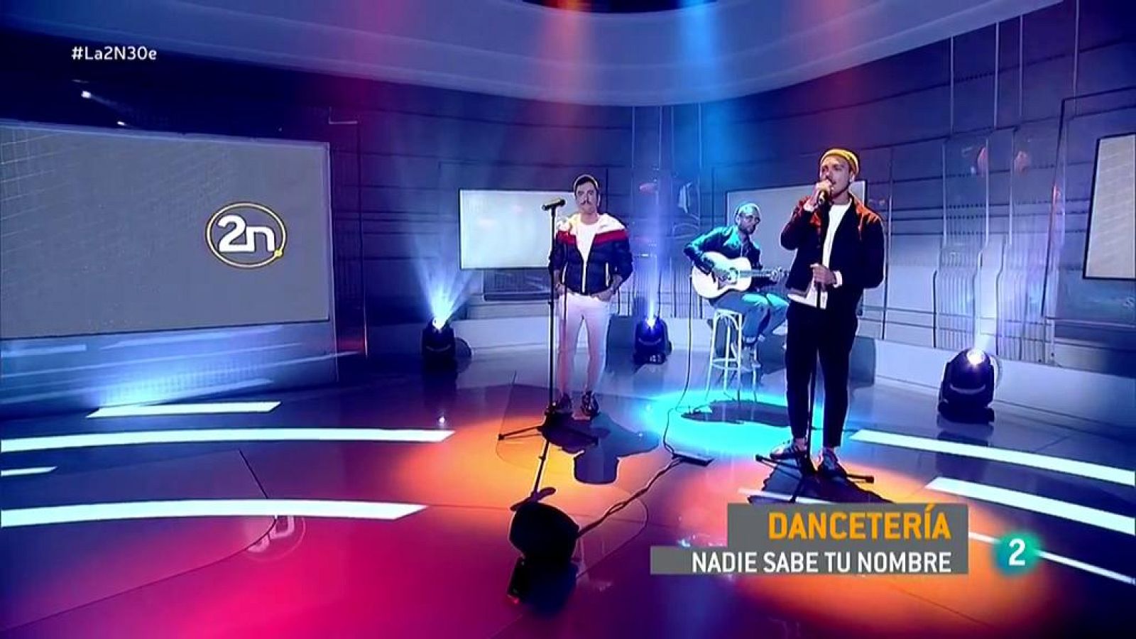 Miss Caffeina y Varry Brava presentan DANCETERÍA (Nadie sabe tu nombre) en La 2 Noticias