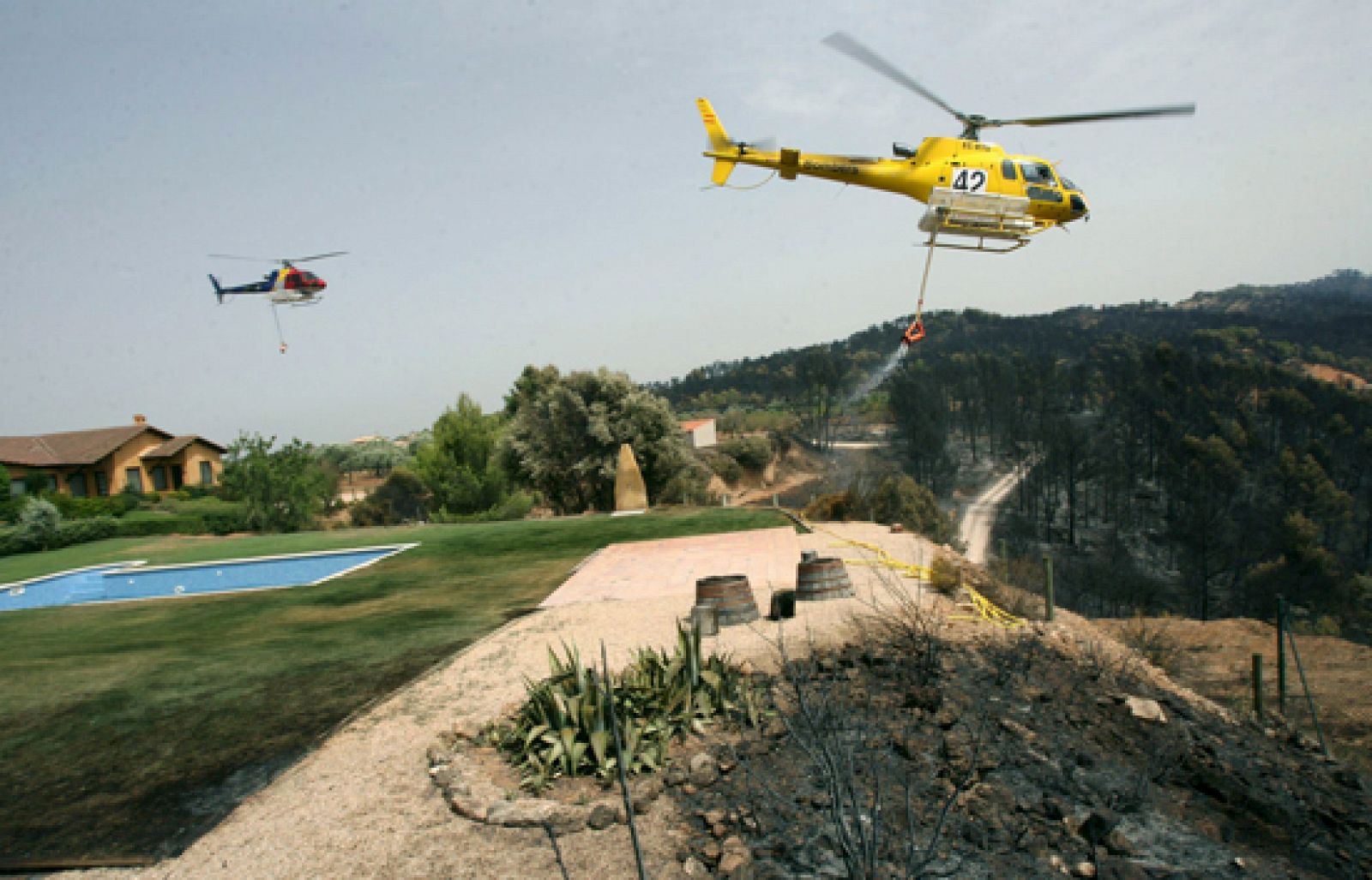 Sigue sin estar controlado el incendio de Horta de Sant Joan