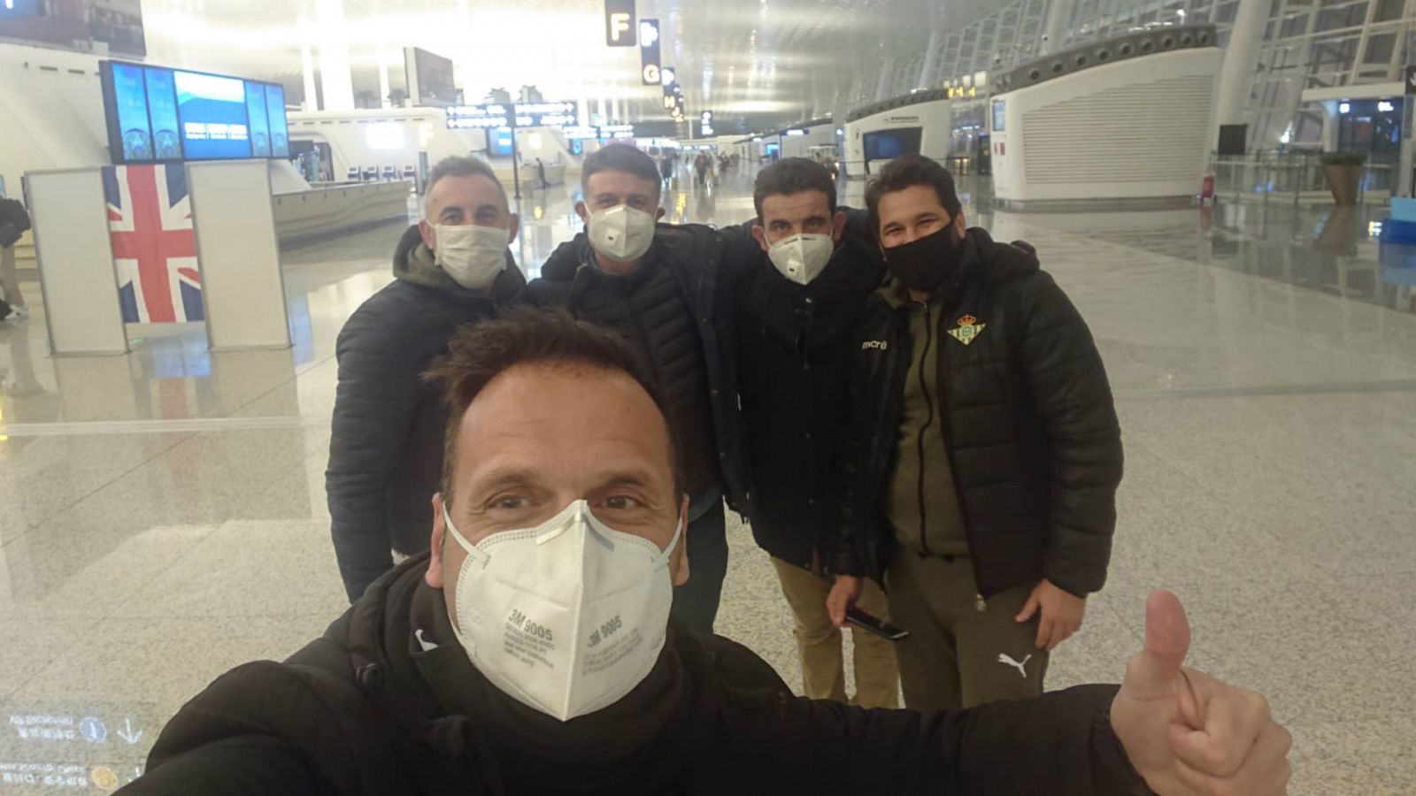 Parten de Wuhan los españoles repatriados por el coronavirus: "Por fin nos vamos, parecía mentira"