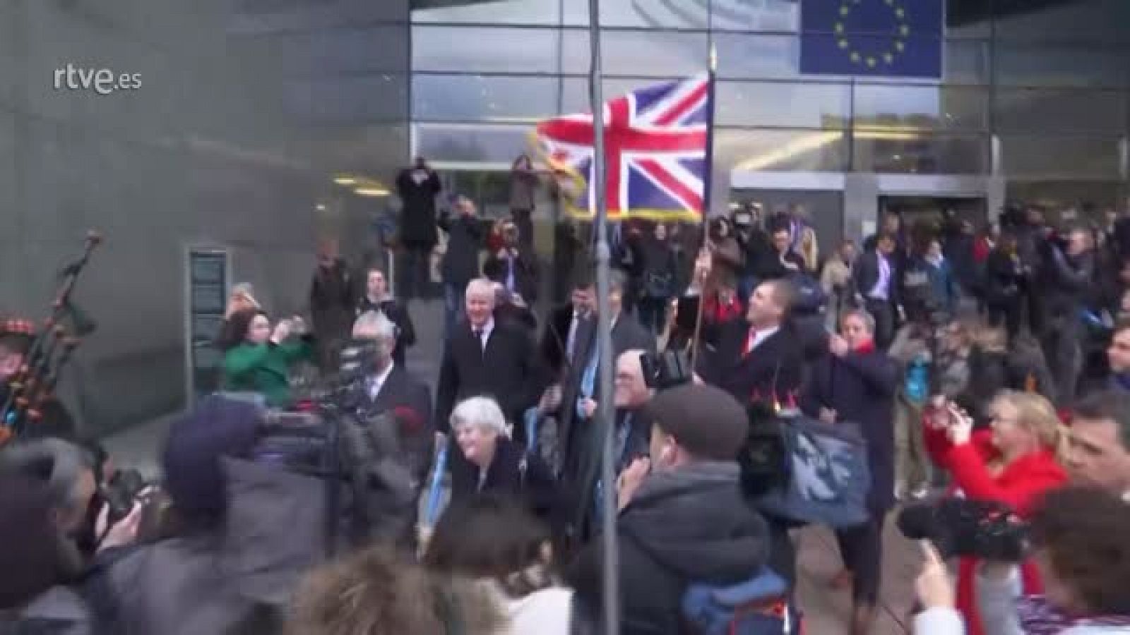 'Brexit'- Los eurodiputados del Partido del Brexit celebran la salida con un desfile - RTVE.es 