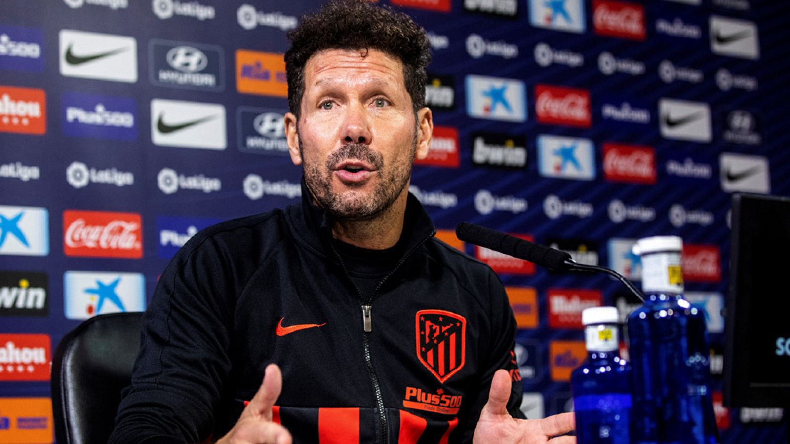 Fútbol - Simeone devuelve los elogios de Zidane: "Es agradable que un colega hable bien de ti" -RTVE.es